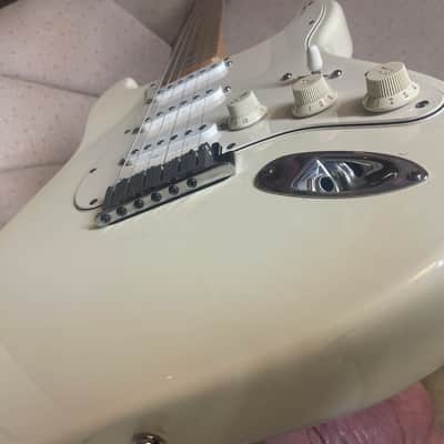 Fender American Standard Stratocaster with Maple Fretboard 1996 - 1997 - Vintage White image 2