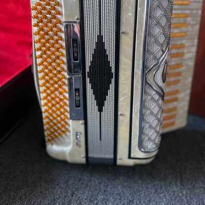 Accordion DEGA Dyna "Fiori D'Oro" 1960-1970 - Tone Chamber/ Cassotto image 9