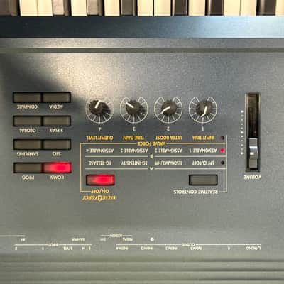 Korg Triton Extreme 88-Key 120-Voice Polyphonic Workstation 2005 - 2009 - Black image 3