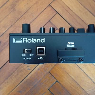 Roland MC-101 Groovebox / Drum Machine / Synthesizer image 8