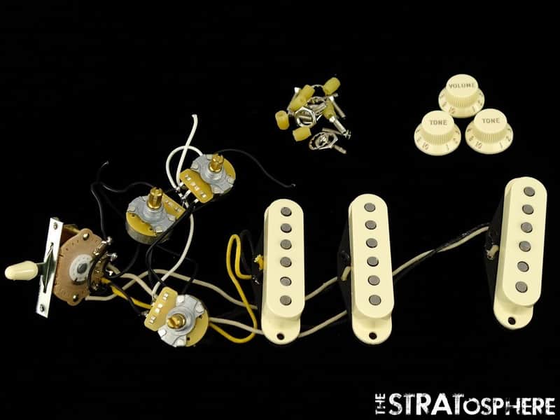 Fender Robert Cray Strat, PICKUPS POTS SWITCH & KNOBS Stratocaster