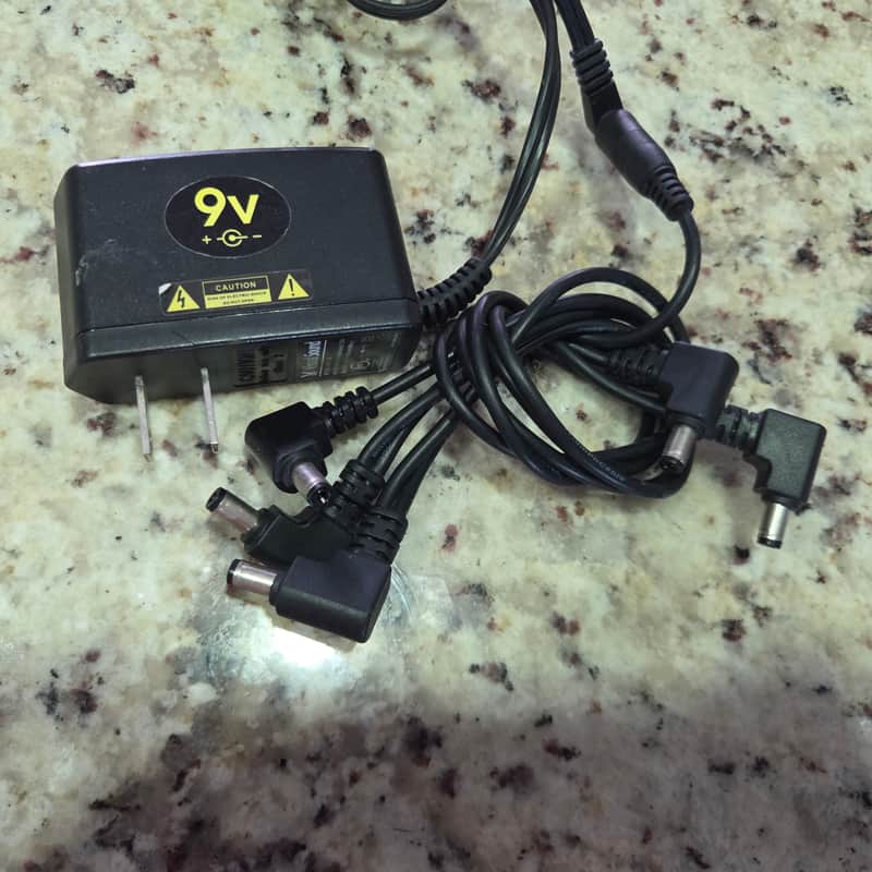 Truetone 1 Spot 9v Adapter Combo Pack with 8-Plug Daisy Chain and 5 Adaptors 2010s - Black image 1