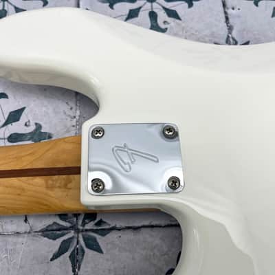 Fender Player Precision Bass with Pau Ferro Fretboard • Polar White • 2020 • 8.44 lb image 8