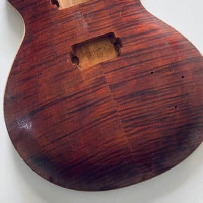 Tiger Maple Top Veneer Guitar Mahogany Body image 2