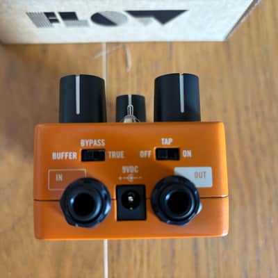Universal Audio UAFX Flow Vintage Tremolo - ORANGE image 4