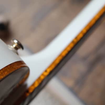 EPIPHONE "Limited Edition Wildkat Royale Bigsby Pearl White" 3, 69 KG image 8