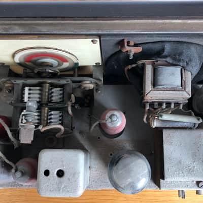 Radio Rentals RR56 valve radio 1950’s could be modified? RR56 1950 - Bakelite image 3