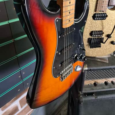 Fender Classic Series Stratocaster 3-Colour Sunburst 2003 Electric Guitar image 3