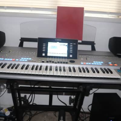 Yamaha Tyros4 61-Key Arranger Workstation Keyboard 2010s - Silver