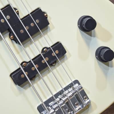 1991 Fender Prodigy Bass Active Preamp Arctic White El. Bass w/ Case - #N1008055 image 6