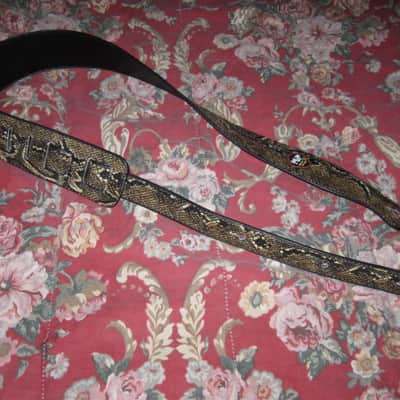 lite use RockYou (Rock You) PU Faux Leather Snakeskin Pattern Guitar Strap (front: brown, tan, black pattern) (back: black) reversible - main part of strap 2 & 3/4" wide, belt part 1 & 1/4" wide [polyurethane leather] Adjustable Length from 44" to 53" image 22