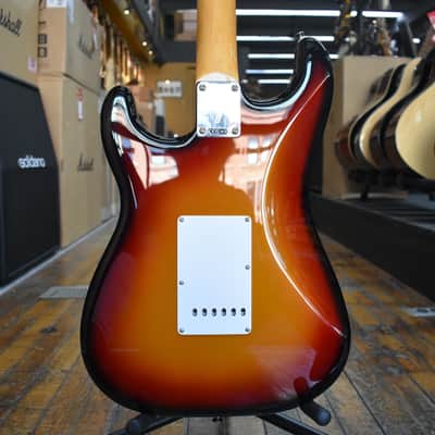Fender Vintera III Late '60s Stratocaster 3-Color Sunburst w/Padded Gig Bag image 3