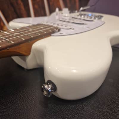 Ibanez ICHI00-VWH Signature Guitar 6-Str Ichika Nito Vintage White image 4