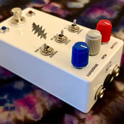 Smokin’ Amps Co. Lumitron 2025-present - White image 4