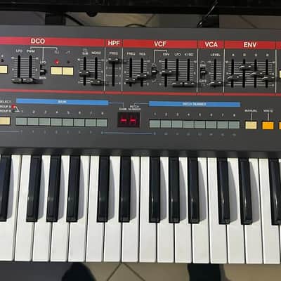 Roland Juno-106 61-Key Programmable Polyphonic Synthesizer 1984 - 1985 - Black