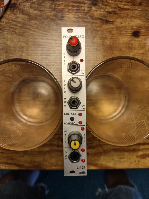 Ladik Folding Wavetable LFO 2019 - Silver image 1
