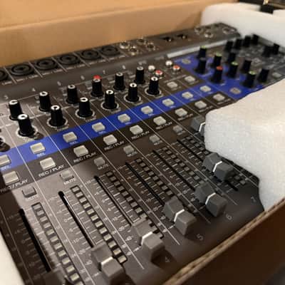 Zoom LiveTrak L-12 Digital Mixer / Recorder 2010s - Grey / Blue image 2
