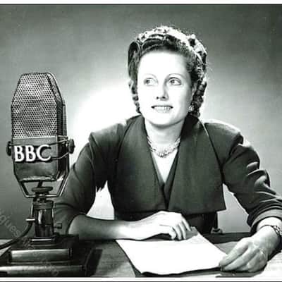 SUPER RARE! 1940's MARCONI Model AXB Ribbon Microphone, BBC w/stand works great image 18