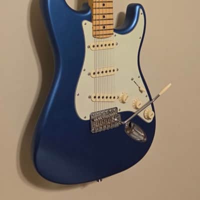 Fender American Performer Stratocaster with Maple Fretboard 2018 - Present - Satin Lake Placid Blue image 2