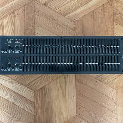 dbx 2231 2-Channel 31-Band Graphic Equalizer/Limiter w/ Type III Noise Reduction 2010s - Black image 1