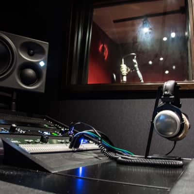 Mint Pair - Neumann KH 310 Monitors w/ Replacement Warranty + FREE pair Isoacoustic stands Bild 4