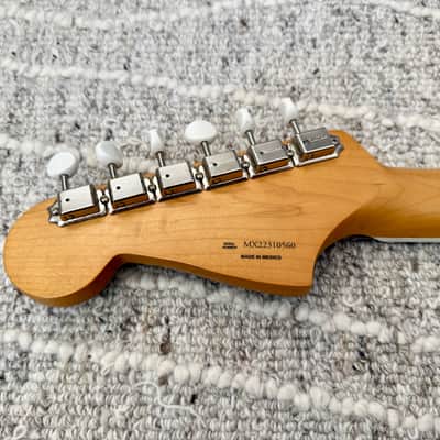 Fender Gold Foil Jazzmaster 2023 - Candy Apple Burst image 12