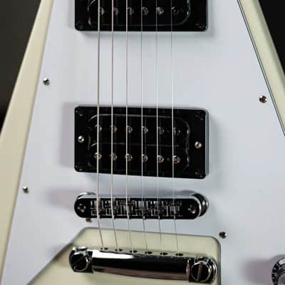 Gibson '70s Flying V Electric Guitar - Classic White with Hardshell Case image 10