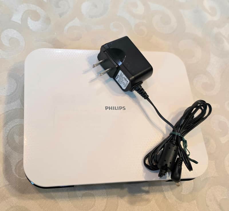 Philips Philips PD700/37 White Black 7 Inch LCD Screen Portable DVD Player.