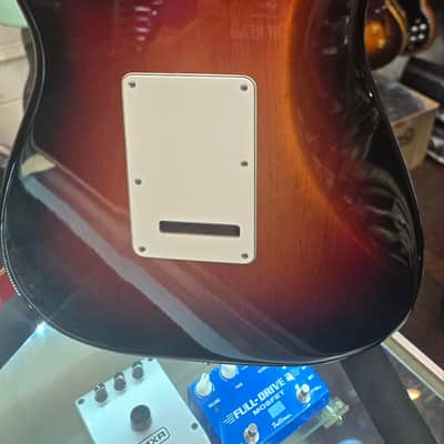 Fender American Standard Stratocaster 2013 - 3 Tone Sunburst image 3