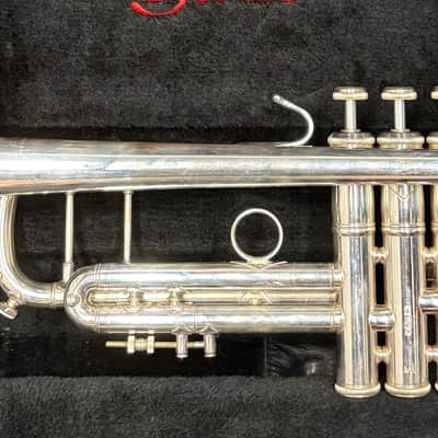 Bach Stradivarius Trumpet Model 37, Silver Finish image 9