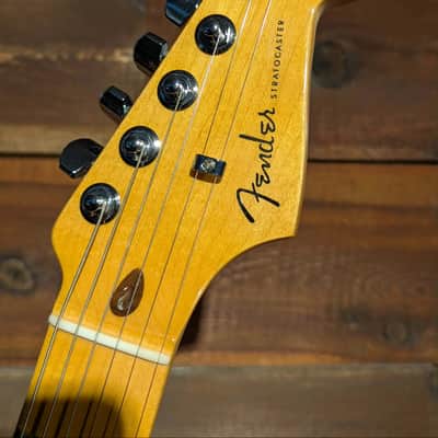 Fender American Ultra Stratocaster with Maple Fretboard 2019 - Present - Cobra Blue image 5