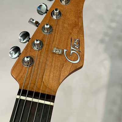 Mooer GTRS S801 H/S/S Intelligent Electric Guitar Candy Apple Red Sparkle  Built in Effects System, Loop Drum Machine, 12 Hours Battery Life image 6