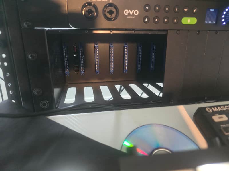 BAE 11-Space 500 Series Rack with PSU 2010s - Black image 1
