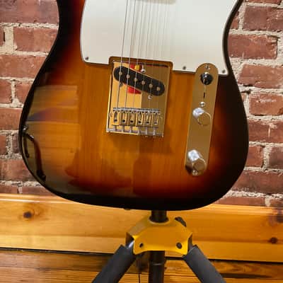 Fender Player Telecaster with Maple Fretboard 2018 - Present - 3-Color Sunburst image 2