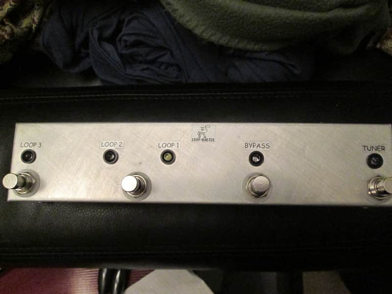 Loop Master Clean/Dirty effects switcher with tuner, bypass and extra loop. 2016 Aluminum image 1