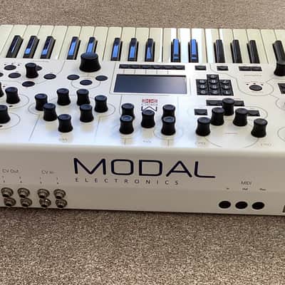 Modal Electronics 001 Hybrid Digital / Analog 2-Voice Synthesizer 2010s - White image 3