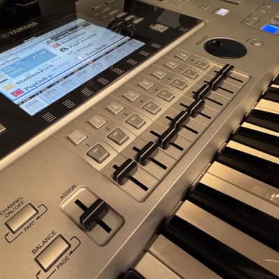 Yamaha Tyros 4 Digital Workstation Keyboard, With TSA Case (Used) image 3