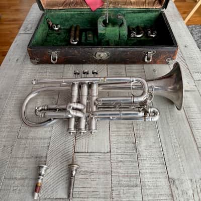 1909 Frank Holton “New Proportion” Cornet – Chicago Era – Couturier Model – Silver – Original Case & Mouthpieces image 1