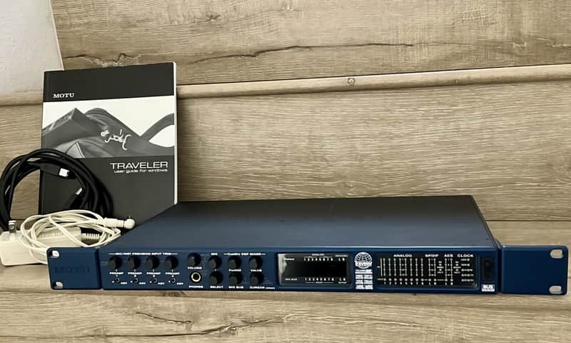 MOTU Traveler Firewire Audio Interface 2000s - Black image 1