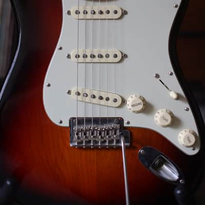 Fender American Professional Stratocaster with Maple Fretboard 2017 - 2019 - 3-Color Sunburst image 5