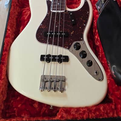 Fender American Vintage II 1966 Jazz Bass BRAND NEW 60s Olympic White Nitro Finish USA 1960's Custom Reissue 4 String CASE QUEEN NOS image 10