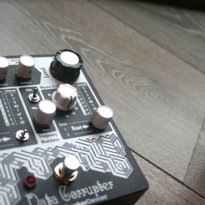 EarthQuaker Devices Data Corrupter Modulated Monophonic PLL Harmonizer image 3