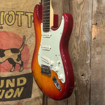 Fender American Deluxe Stratocaster with Rosewood Fretboard 2002 - Aged Cherry Burst image 3