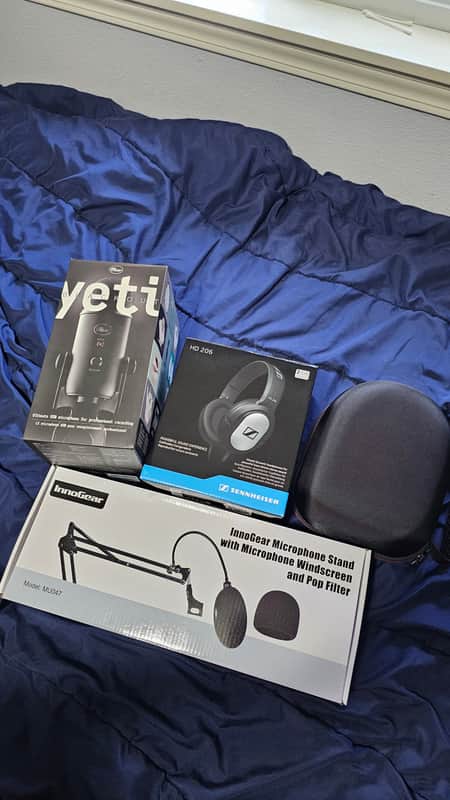 Microphone with free Sennheiser HD206 headphones +  InnoGear Mic stand image 1