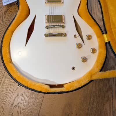 Gibson Custom Shop White Limo Dave Grohl DG-335 Alpine White SIGNED BY DAVE GROHL 50 PIECES WORLDWIDE RARE image 3