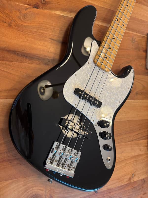 Fender Player Jazz Bass with Maple Fretboard