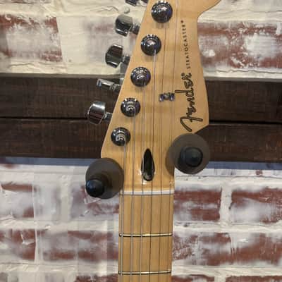 Fender Player Stratocaster with Maple Fretboard 2018 - Present - Black image 2