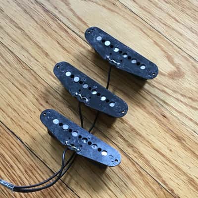 3 Vintage Fender Strat Pickups Set Squier? Black Plastic Bobbin Staggered Poles image 10
