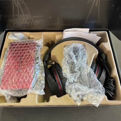 Focusrite Scarlett Solo 4th Gen USB Audio Interface Studio Bundle image 2