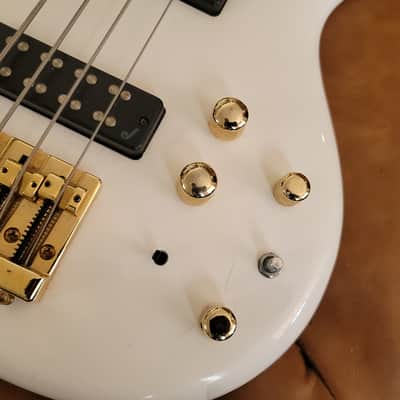 Jackson JS Series Spectra Bass JS3 Snow White 4-String Active Bass - Gold Hardware image 13